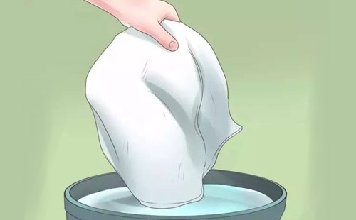 如何使发硬的旧毛巾变软？