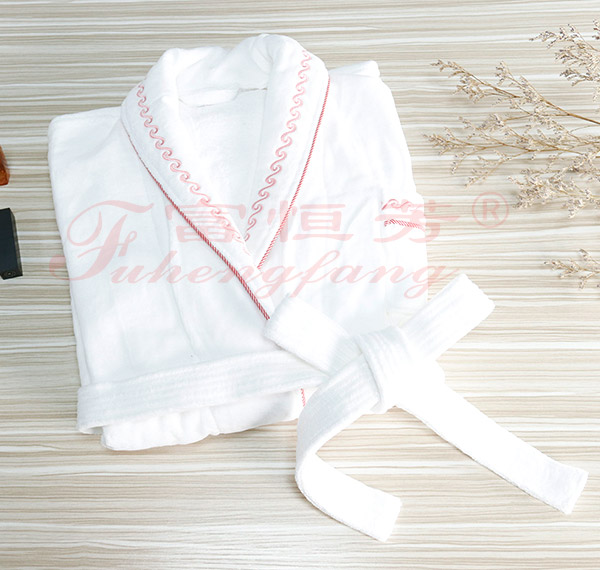 白色割绒青果加牙条粉色S花有胸袋